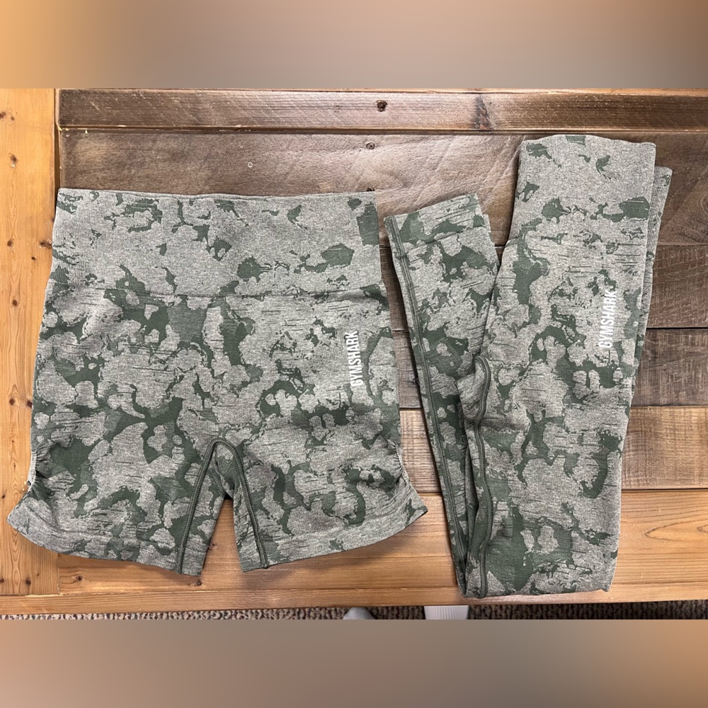 Gymshark set leggings and shorts camo size xs